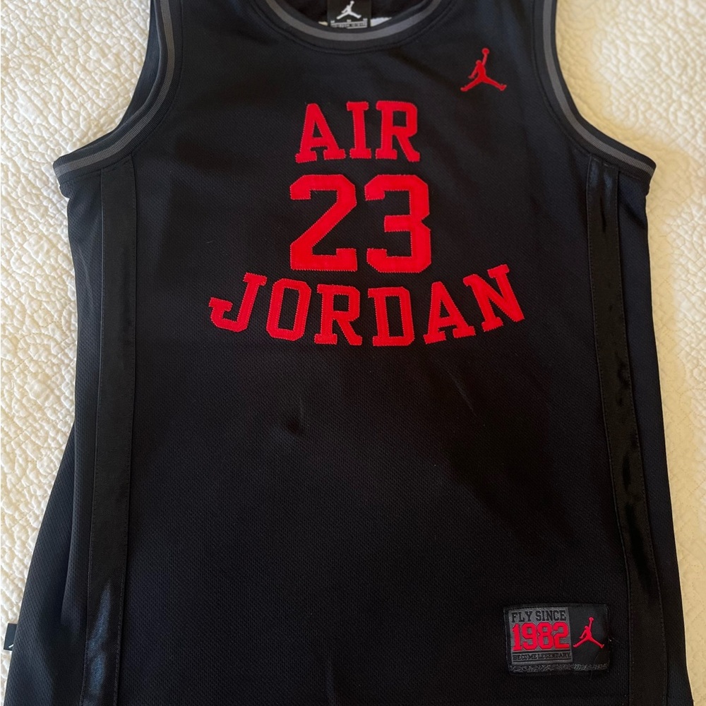 Air Jordan Black and Red Jersey boys size Medium  🏀